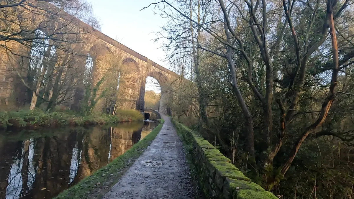 On the Uppermill and Saddleworth route